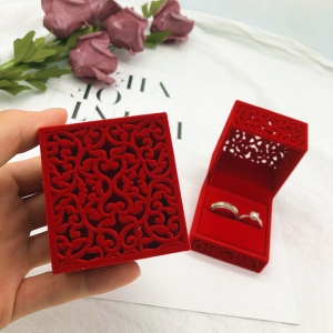 ❤ Красива флорална кадифена кутия в червен цвят ❤